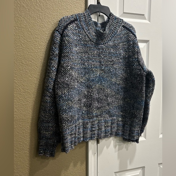 Free People Blue and Gray Crew Neck Sweater with Relaxed Fit sz L - Picture 4 of 6
